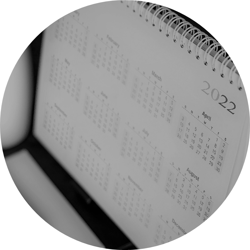 Image of desk calendar showing year 2022